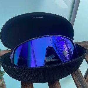 Oakley Sutro in prizm violet